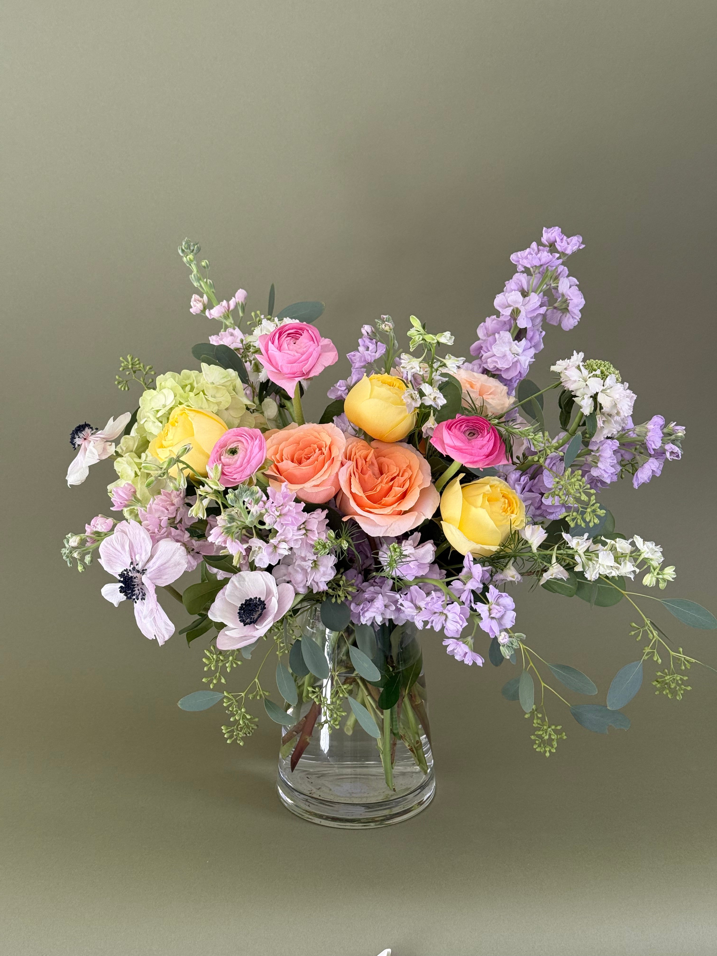 Designerâs Choice Seasonal Spring Flower Arrangement â Premium Fresh Spring Florals