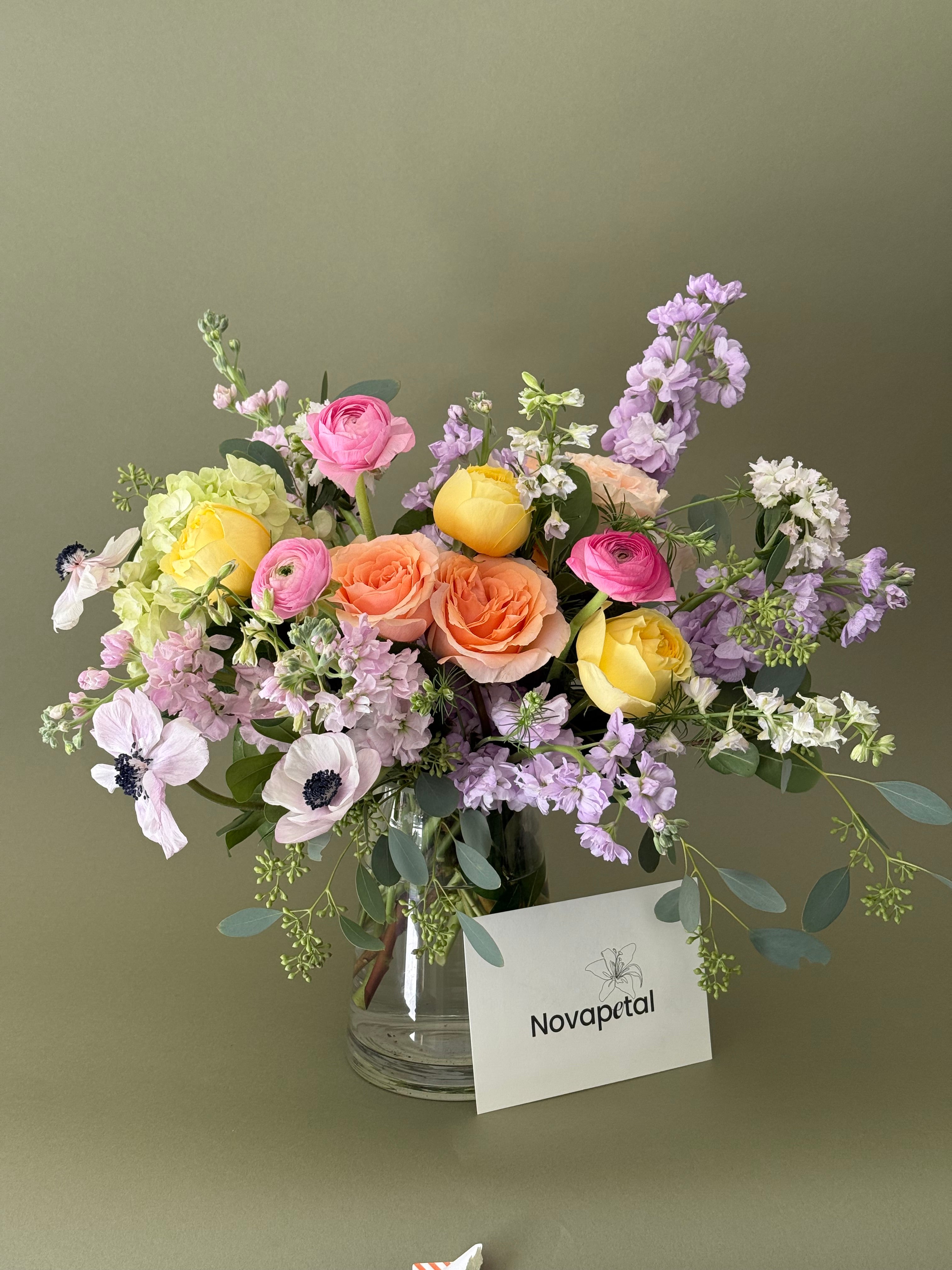 Designerâs Choice Seasonal Spring Flower Arrangement â Premium Fresh Spring Florals