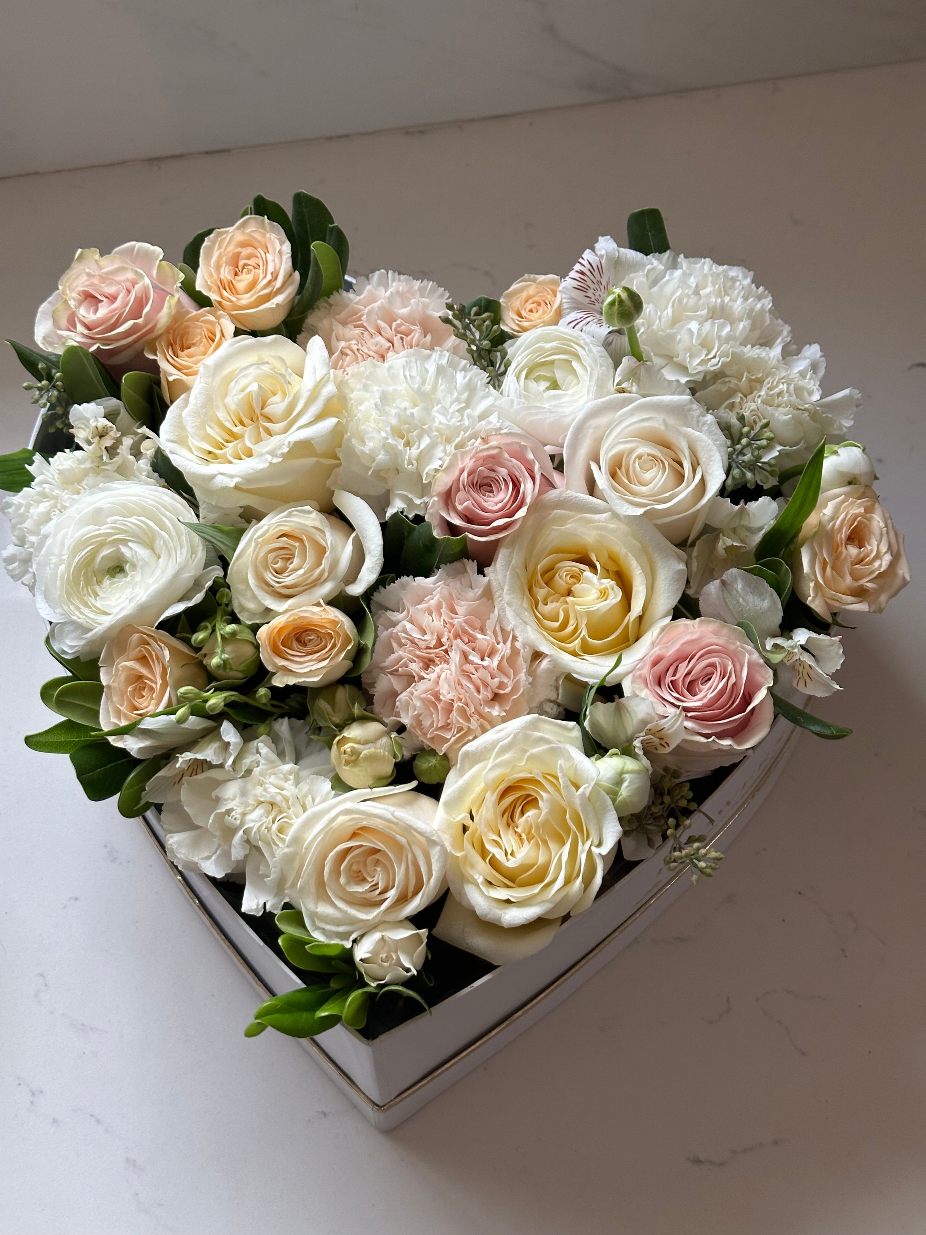 Heart box white/ blush color palette