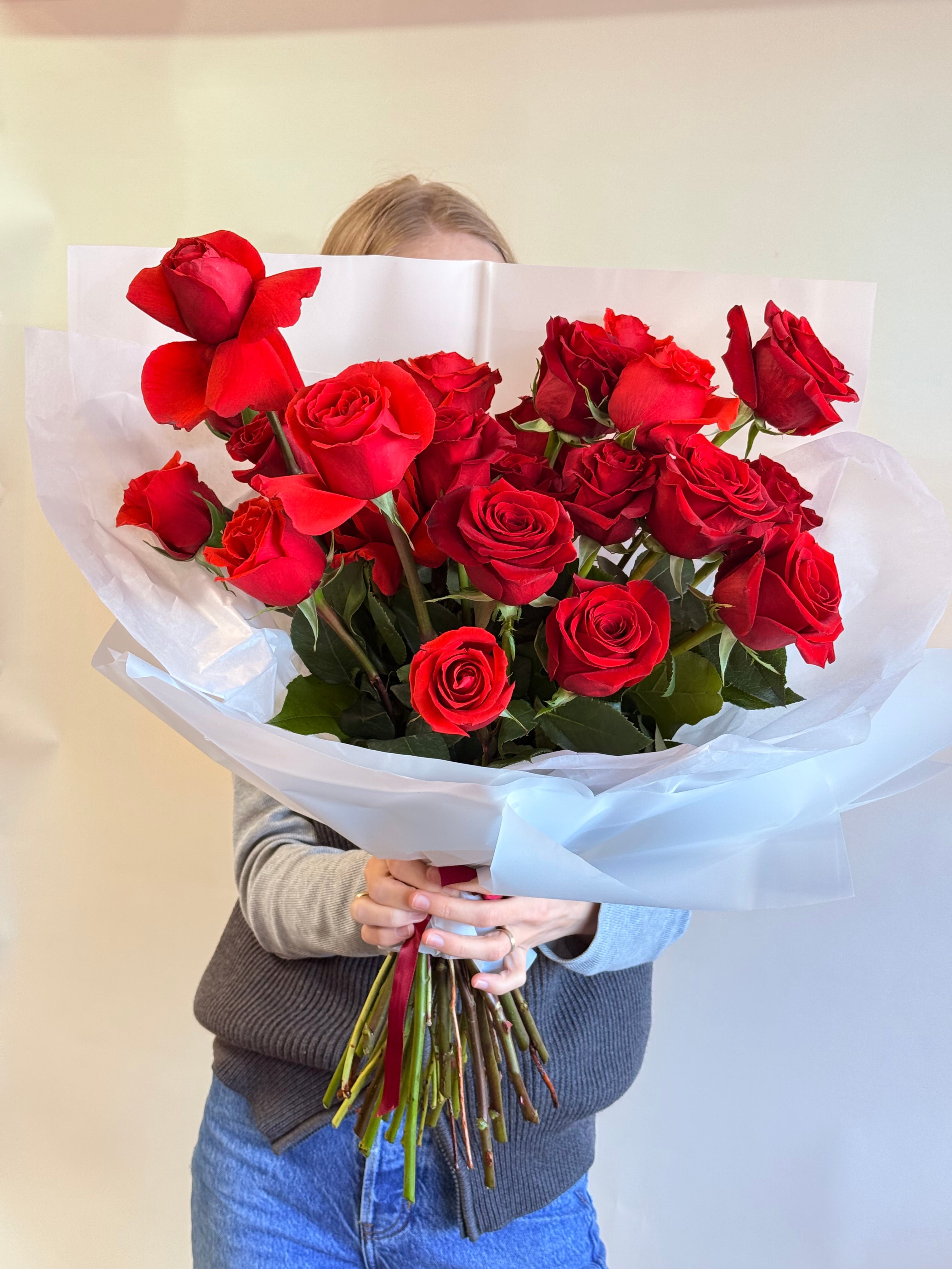 Guaranteed Yes – 20 Red Roses Bouquet